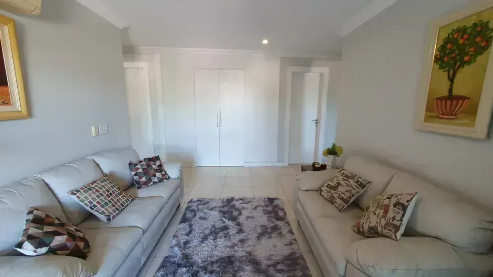 650 m² house with 6 en-suite bedrooms and 4 parking spots — photo 31