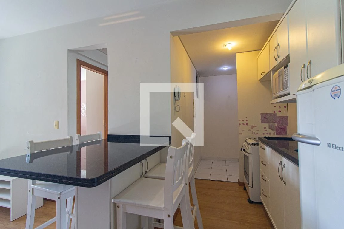 One-bedroom apartment in a building with a gym — photo 16