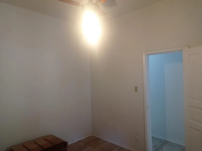 Residential house with 3 bedrooms and a balcony — photo 12