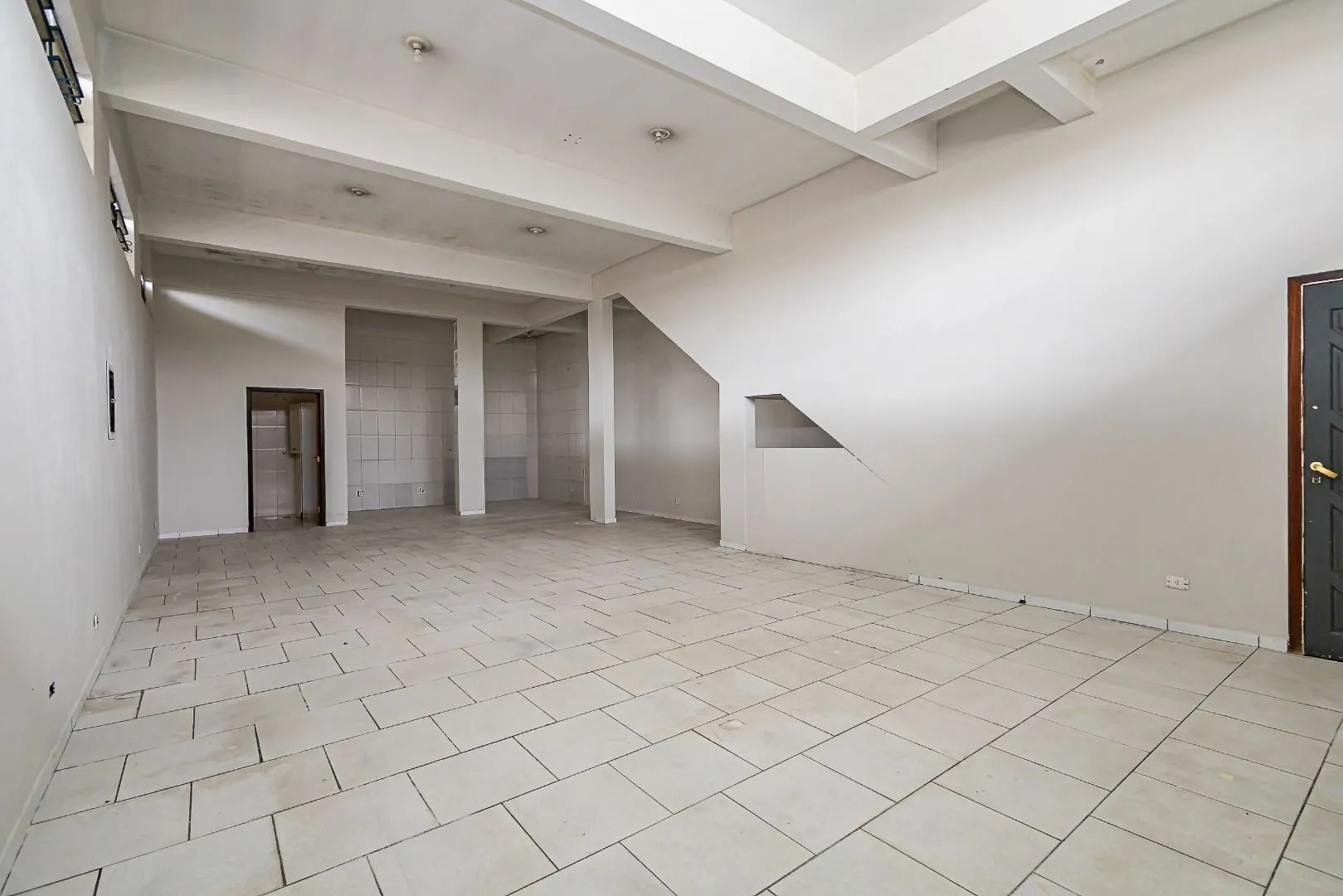 Casa com 2 dormitórios e 300 m² — photo 47