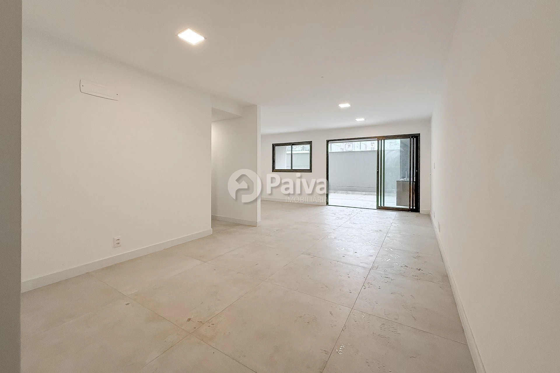 Apartamento com churrasqueira privativa, Botafogo