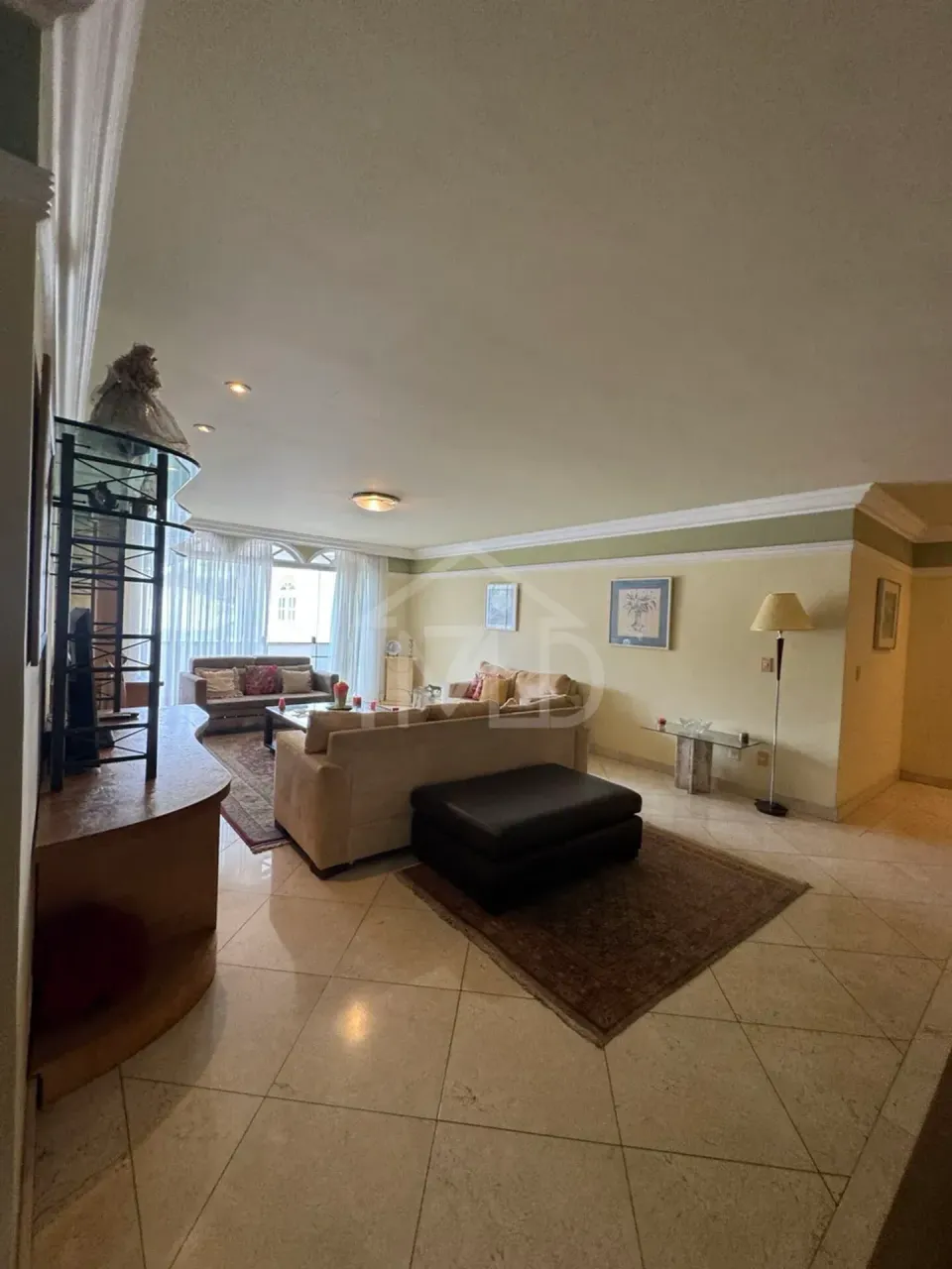 House with 5 bedrooms and 5 baths with tile floors — photo 10