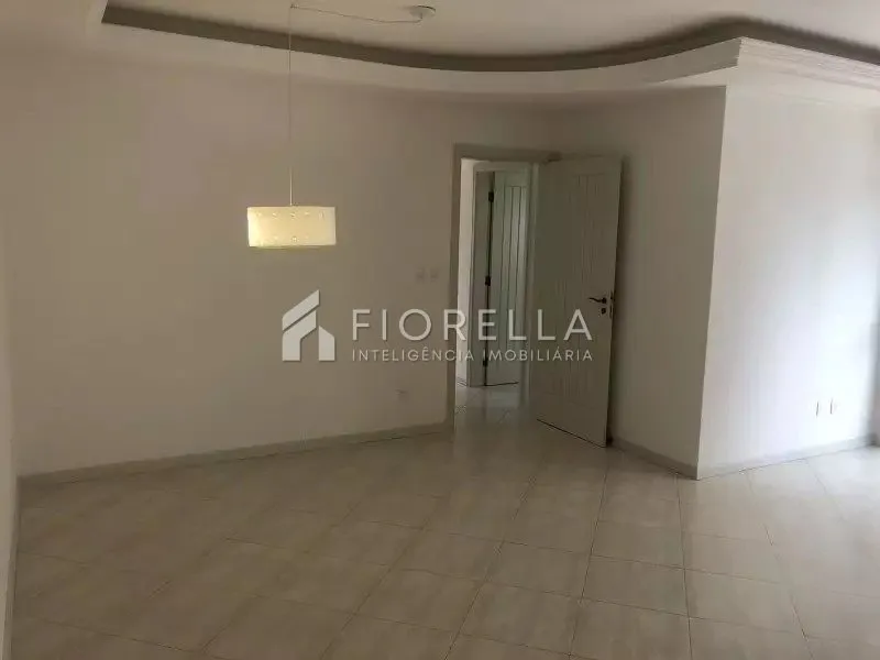 3-bedroom apartment with a glass-enclosed balcony — photo 9
