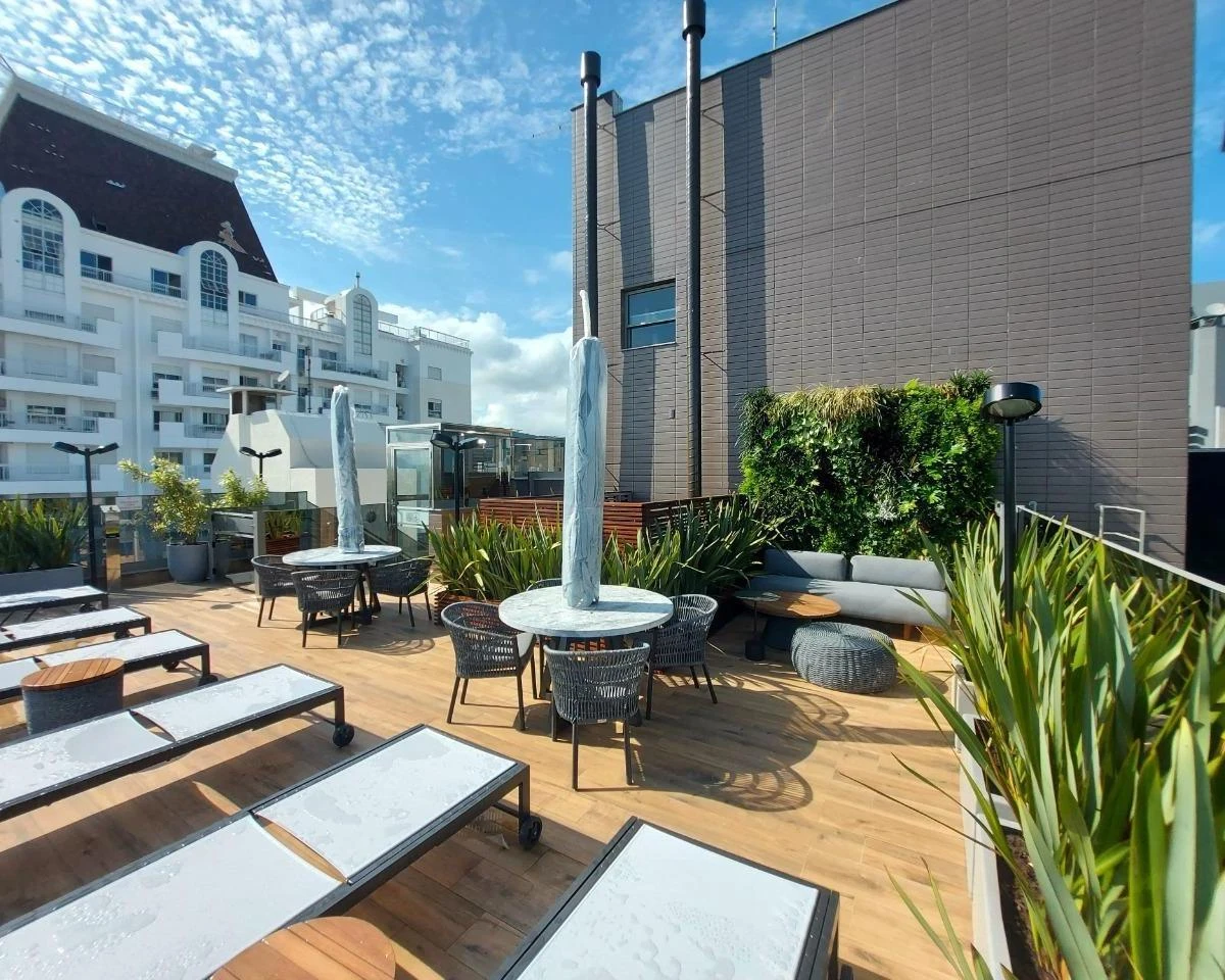Floor-to-ceiling windows in a 2-bedroom apartment, 64 m² — photo 32