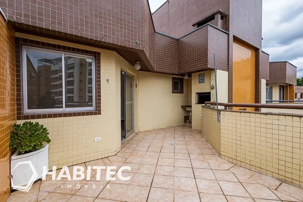 Wood or laminate floors in a 3-bedroom apartment, 102 m² — photo 30