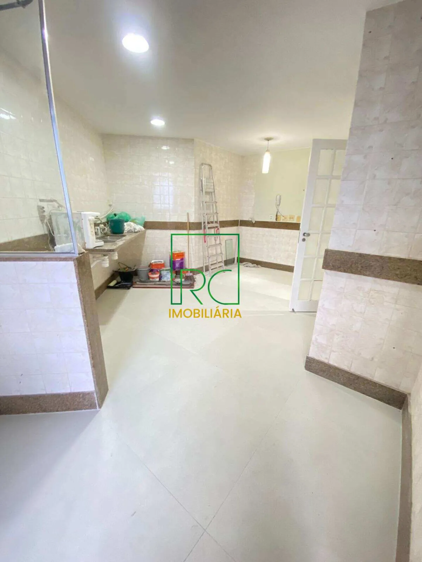Unfurnished apartment with 3 bedrooms and water view — photo 19