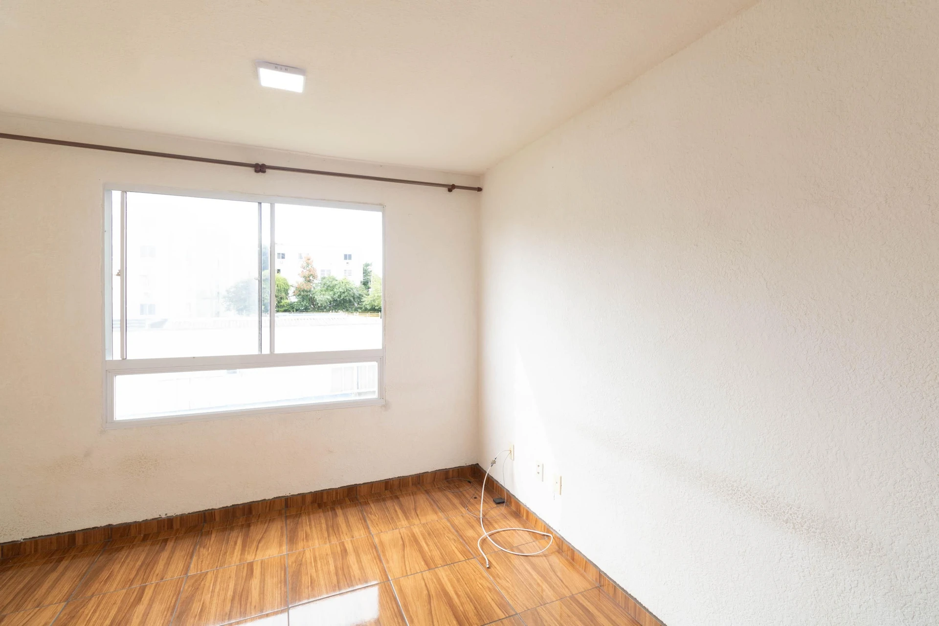 2-bedroom apartment with a glass-enclosed shower — photo 11