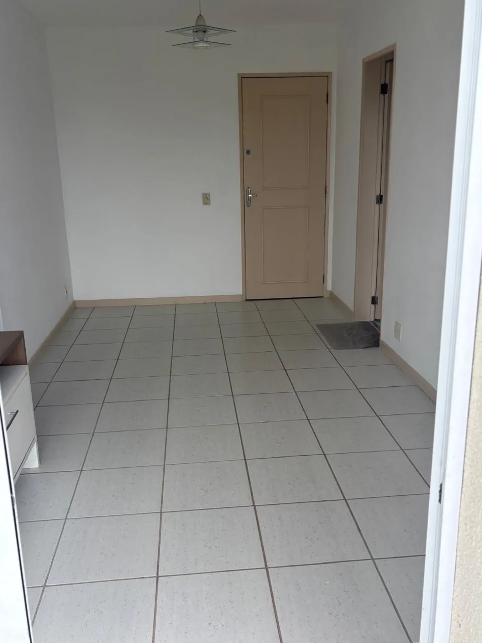 Apartamento vazio com 2 quartos e varanda — photo 13