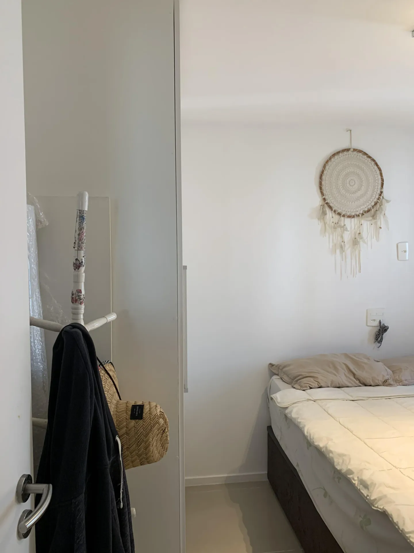 Furnished apartment, 74 m², with a glass-enclosed balcony — photo 35