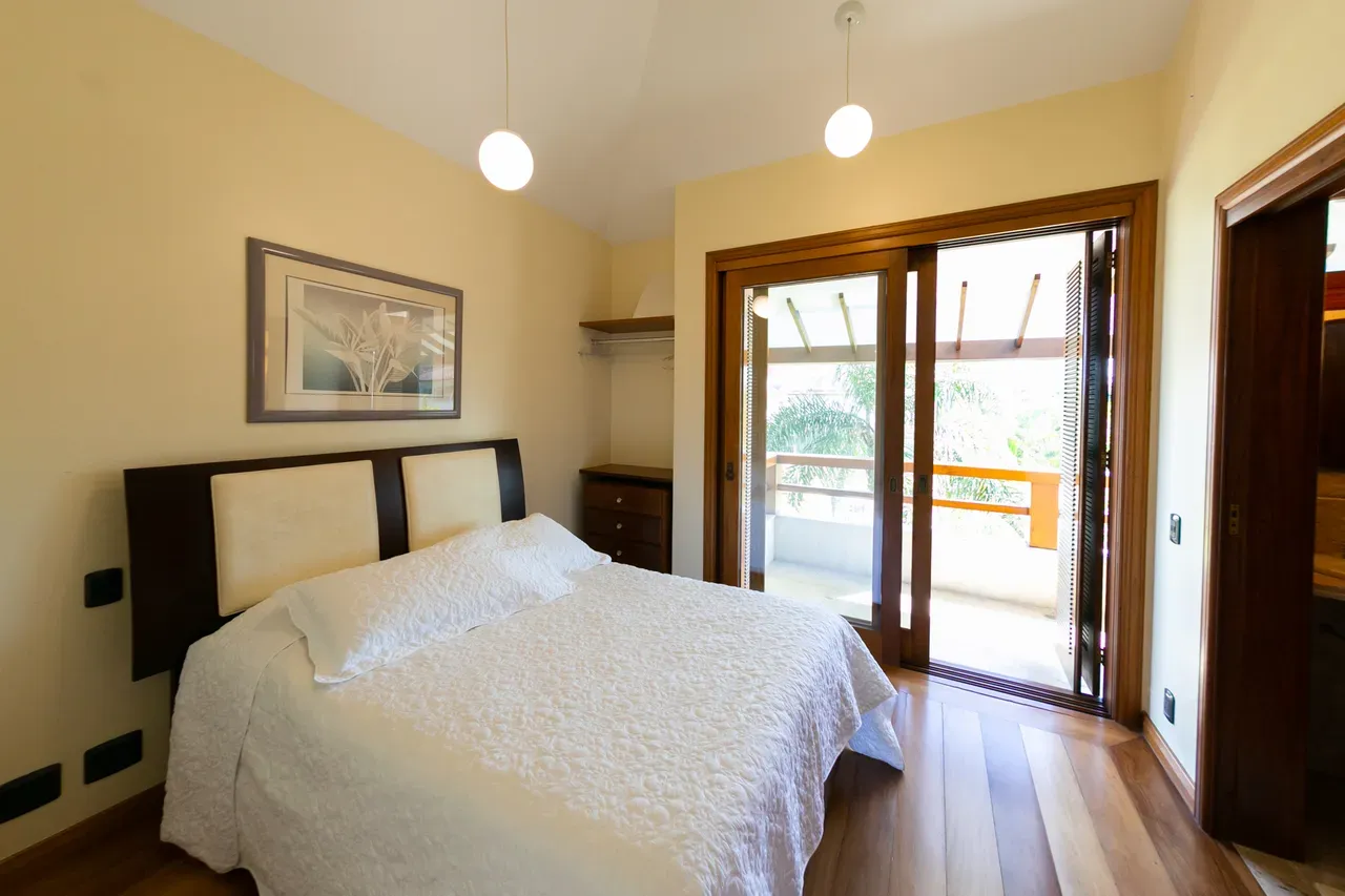 Furnished house, 330 m², with floor-to-ceiling windows — photo 5