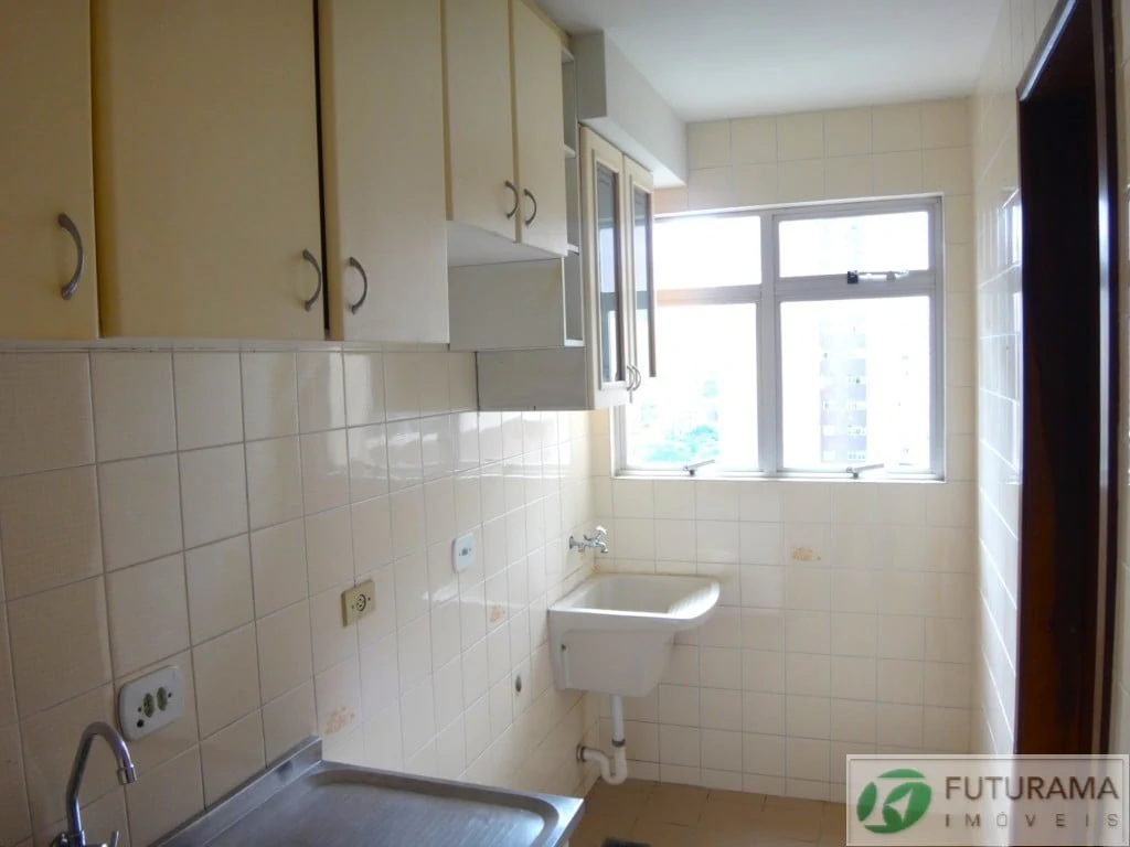 2-bedroom apartment with wood or laminate floors — photo 19