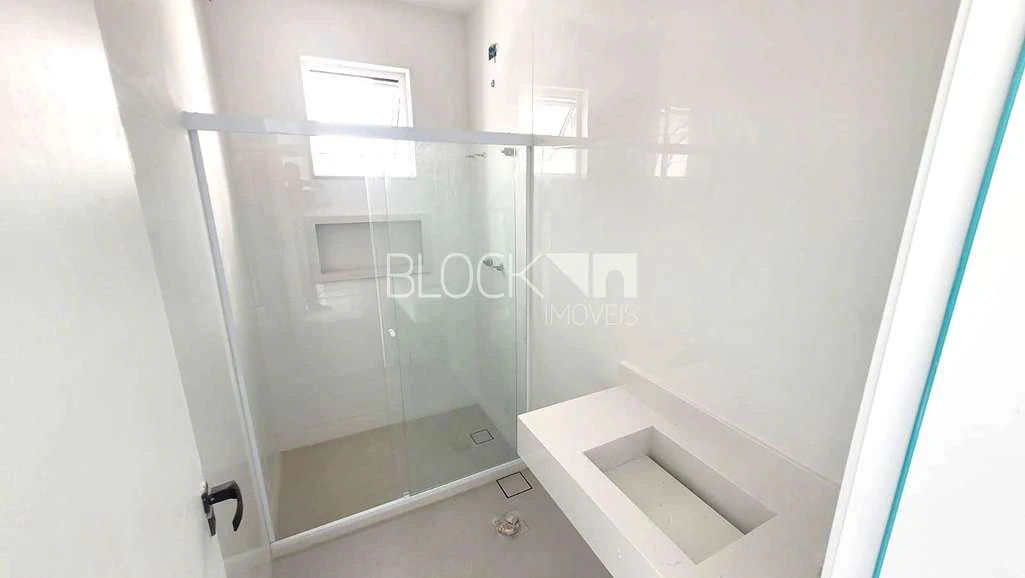 House with 5 en-suite bedrooms and private garden — photo 4