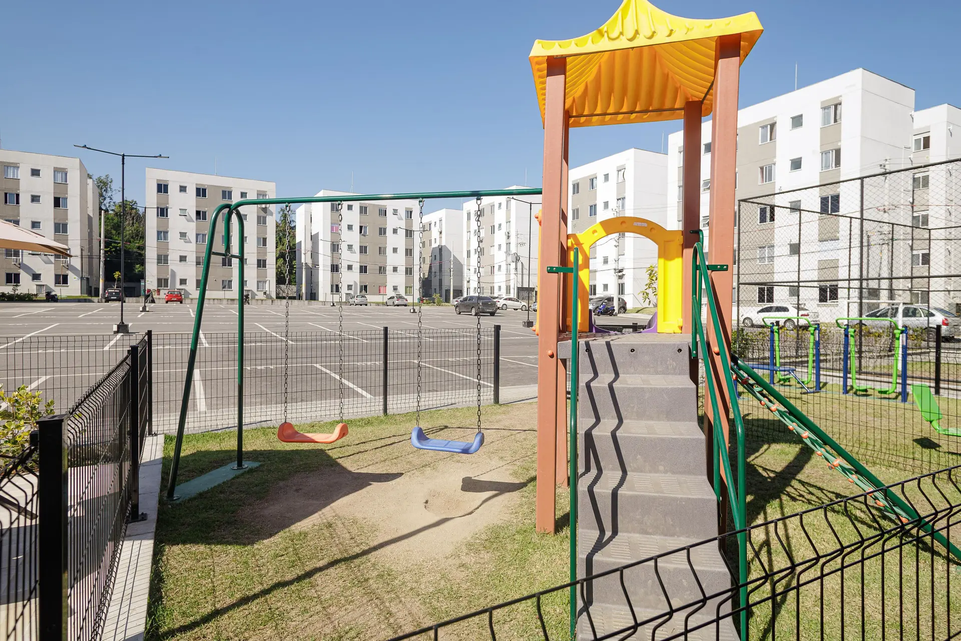 Apartamento sin amueblar de 2 dormitorios con plaza y lavandería — photo 9