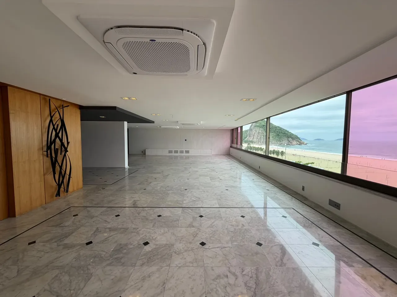 Apartamento de 465 m² com vista para a água e banheira — photo 9