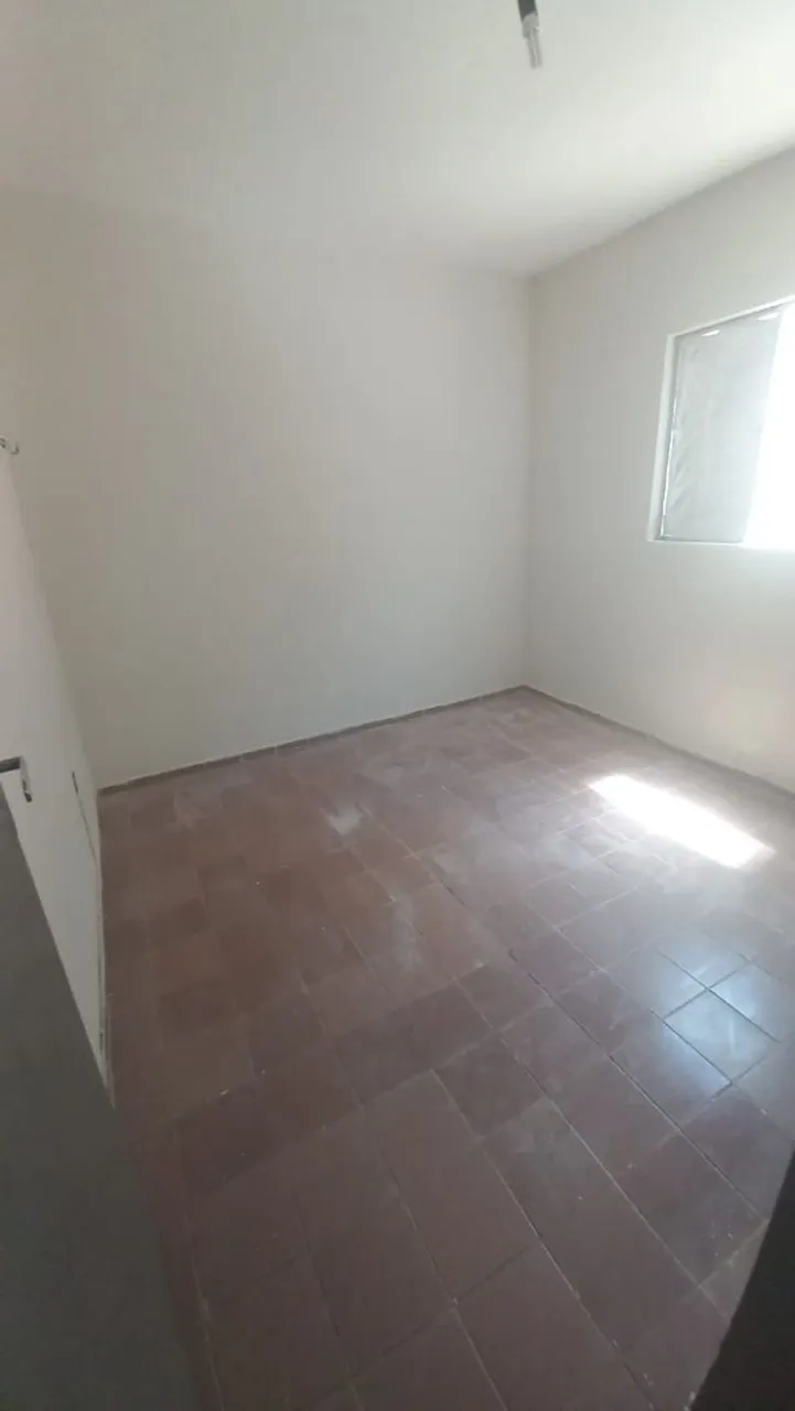 Unfurnished apartment with a closed kitchen and 2 bedrooms — photo 3