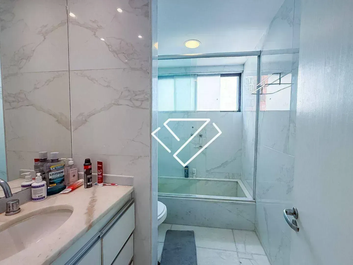 4-bedroom apartment with a separate kitchen and 250 m² — photo 25