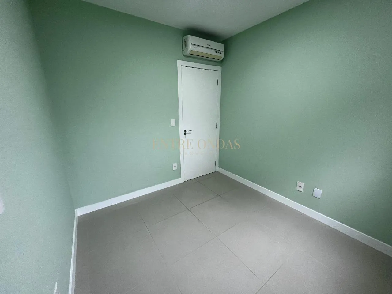 Apartment, 90 m², with a glass-enclosed balcony — photo 39