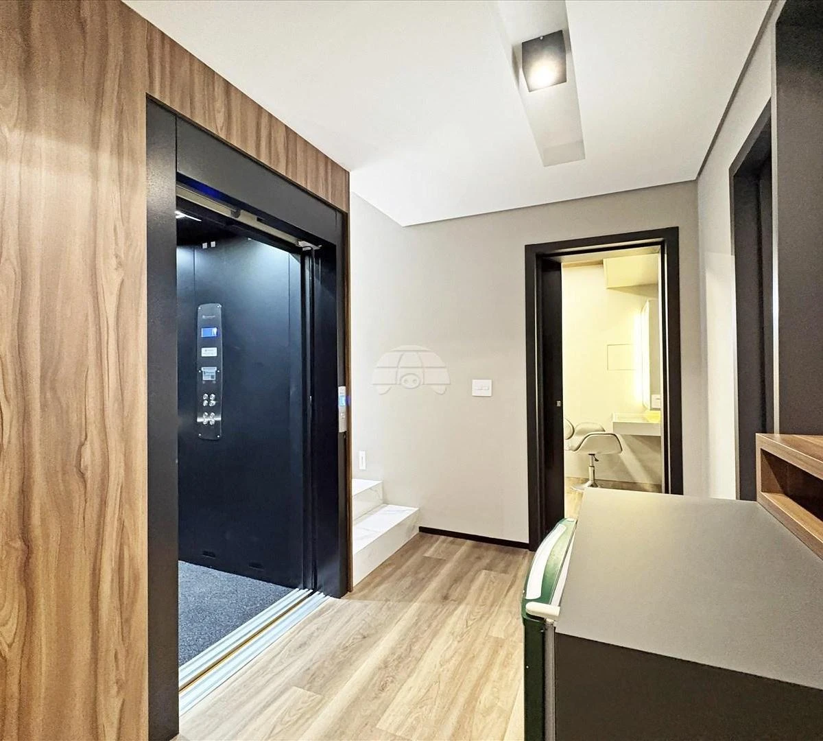 Furnished 293 m² house with open-plan kitchen — photo 11