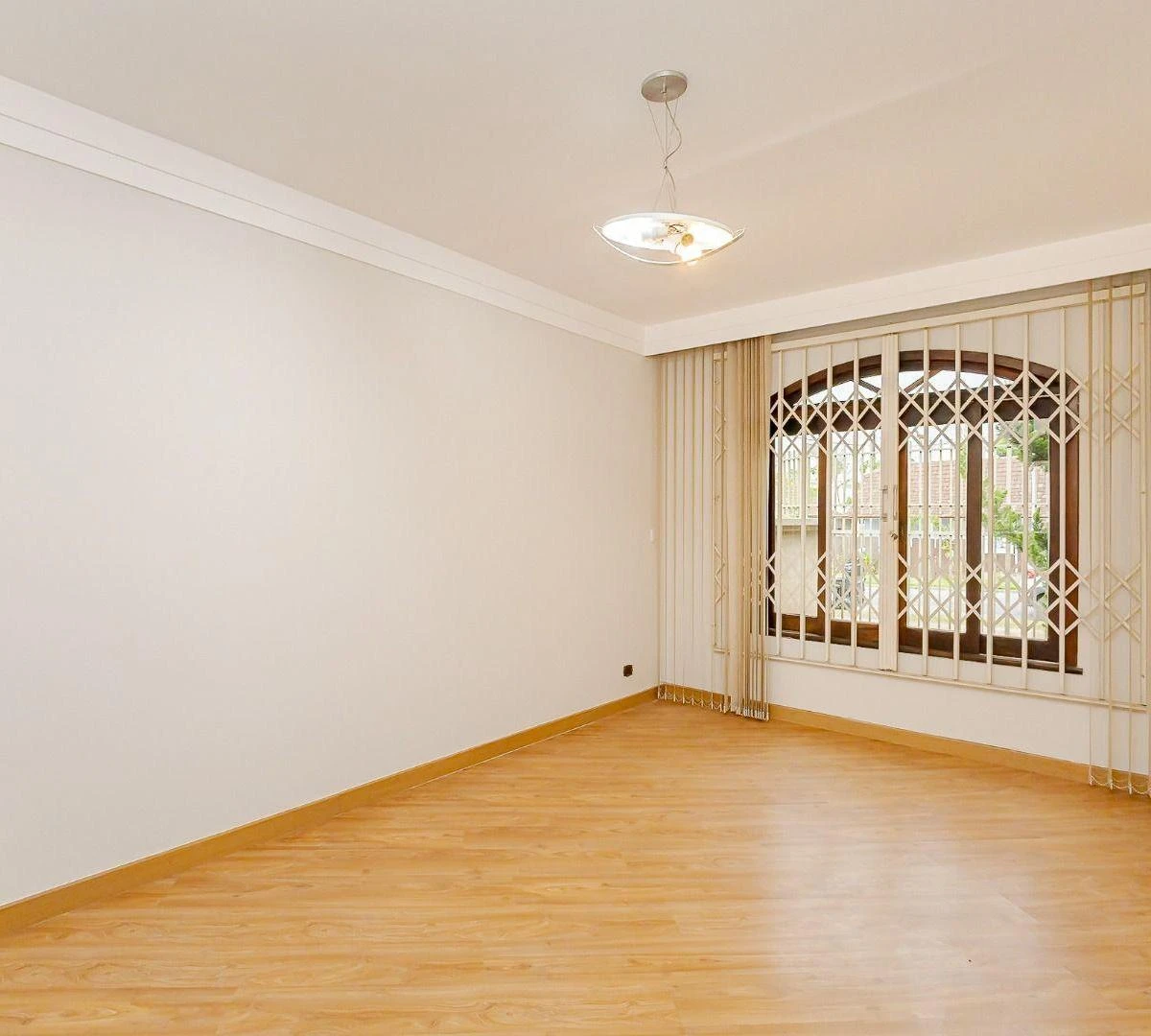 House with 4 bedrooms and 5 parking spaces — photo 19