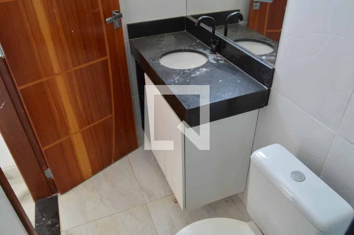Casa de 3 quartos com janelas do piso ao teto — photo 43