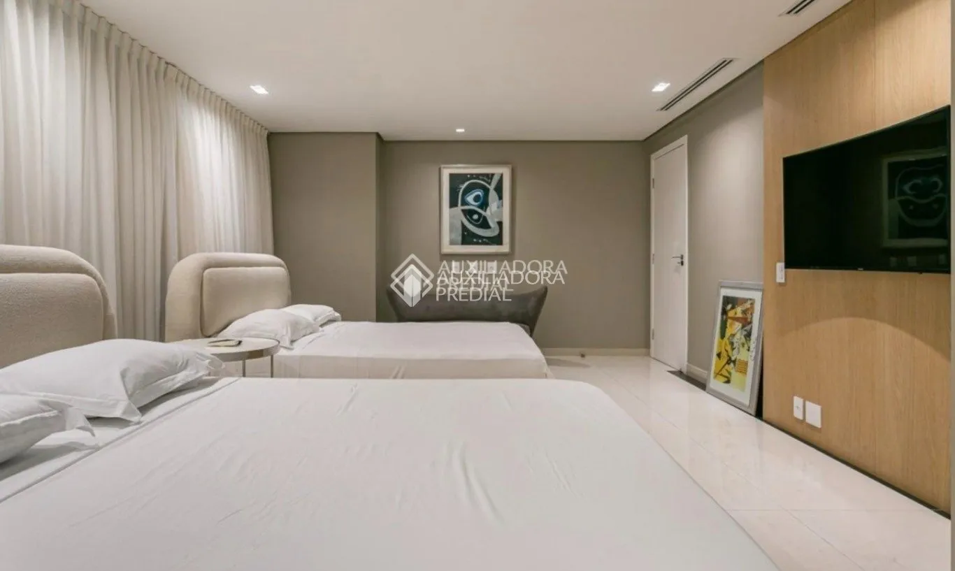 Furnished house with 6 en-suite bedrooms and 7 baths — photo 15