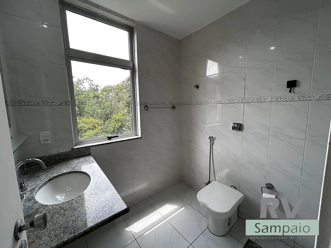 One-bedroom apartment with a mountain view in Rio de Janeiro — photo 19