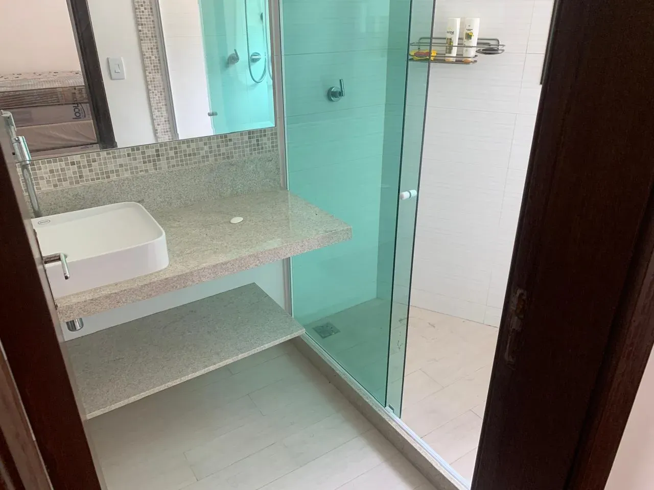 Casa triplex com 4 quartos, 2 banheiros e vaga — photo 25