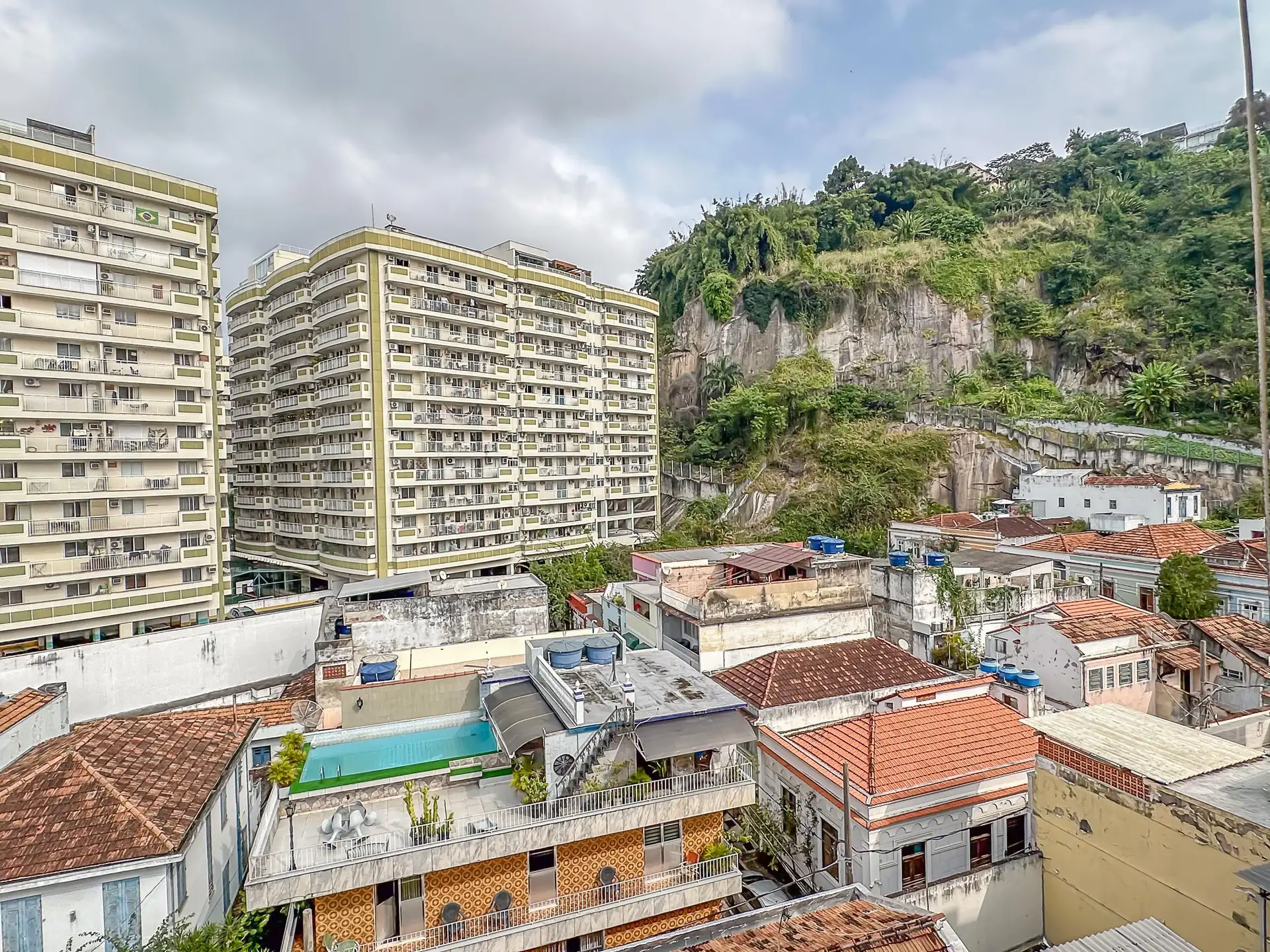Furnished 2-bedroom apartment with a balcony — photo 11