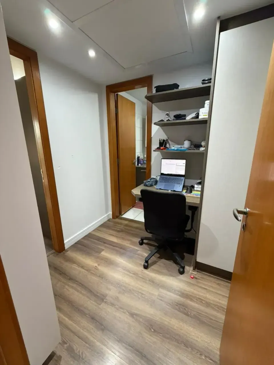 Furnished 2-bedroom apartment with open-plan kitchen — photo 12