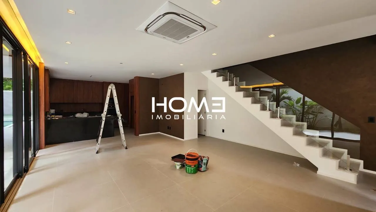 Furnished house, 357 m², with floor-to-ceiling windows — photo 16