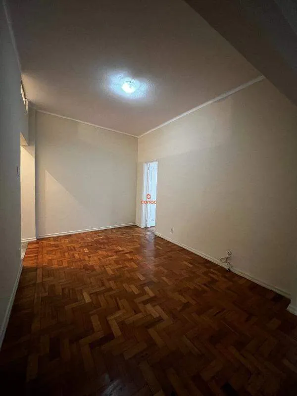 2-bedroom apartment with wood or laminate floors — photo 9