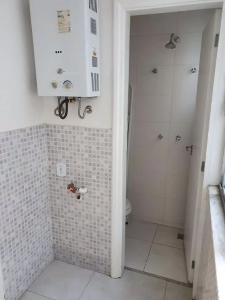 Walk-in closet in a 3-bedroom apartment, 148 m² — photo 18