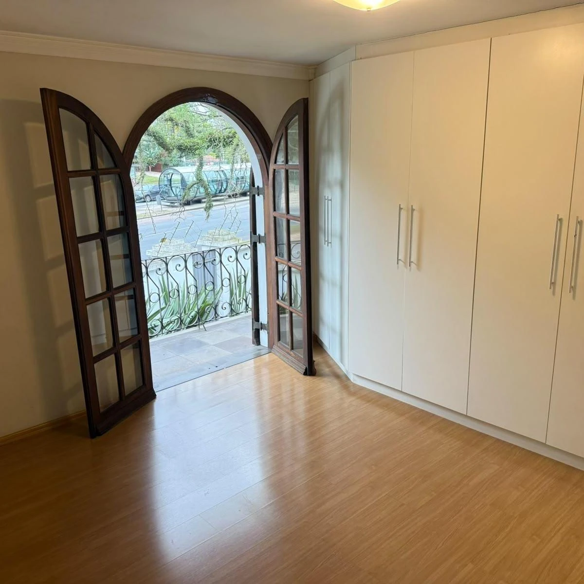 Мебльований будинок на 683 м² з 7 спальнями — photo 3