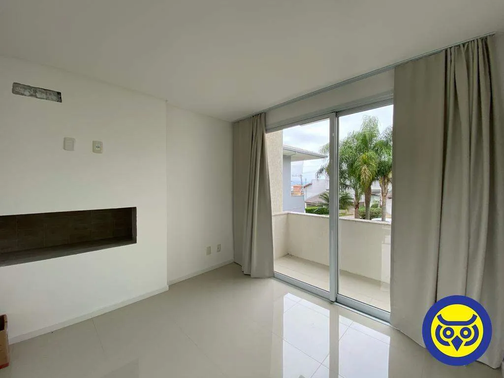 3-bedroom house with a water view — photo 12