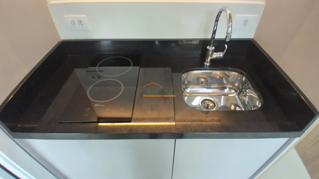 1-bedroom apartment with a fitted compact kitchenette — photo 17