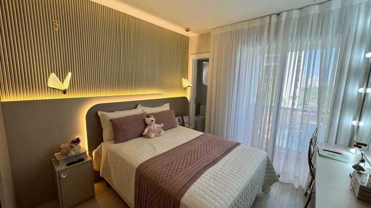 Walk-in closet in a 4-bedroom apartment, 217 m² — photo 12