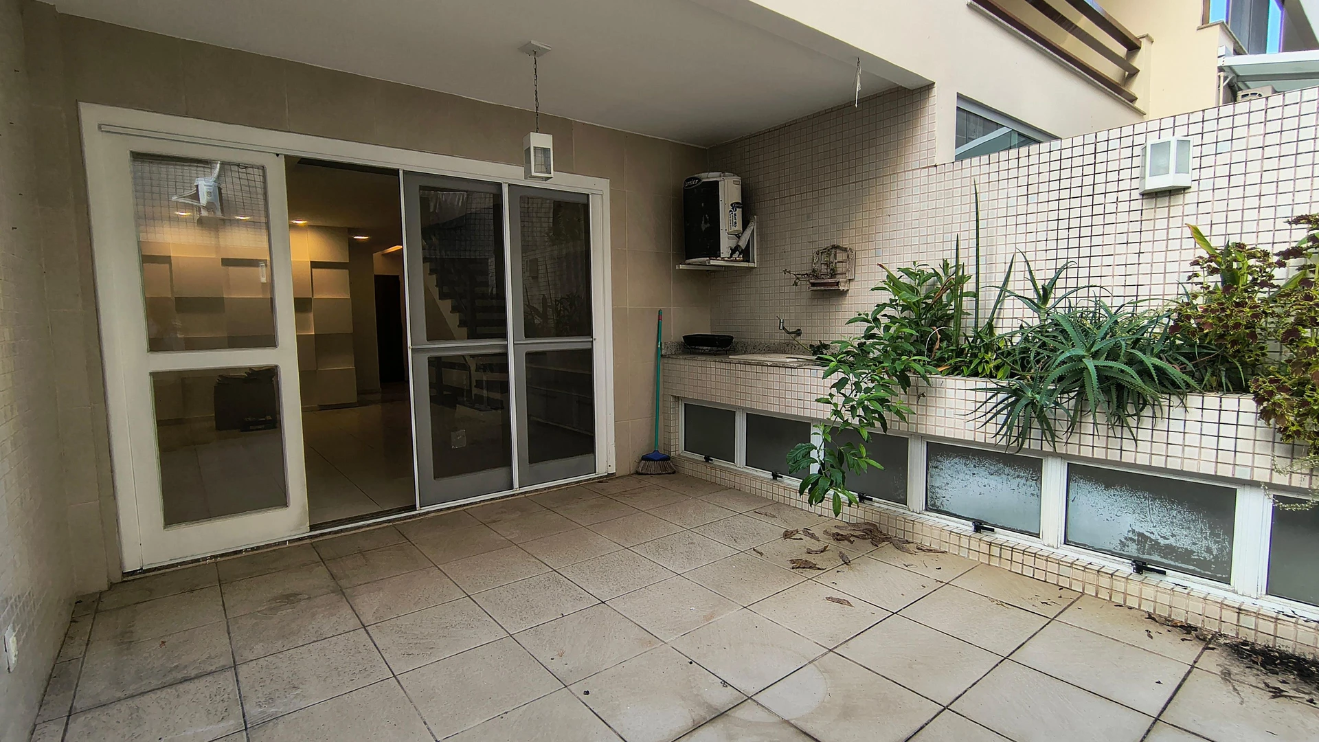 Condo house with balcony and 3 en-suite bedrooms — photo 30
