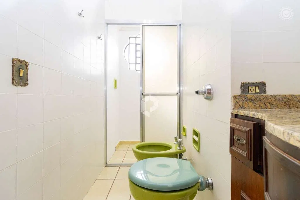 Wood or laminate floors in a 3-bedroom apartment, 107 m² — photo 18