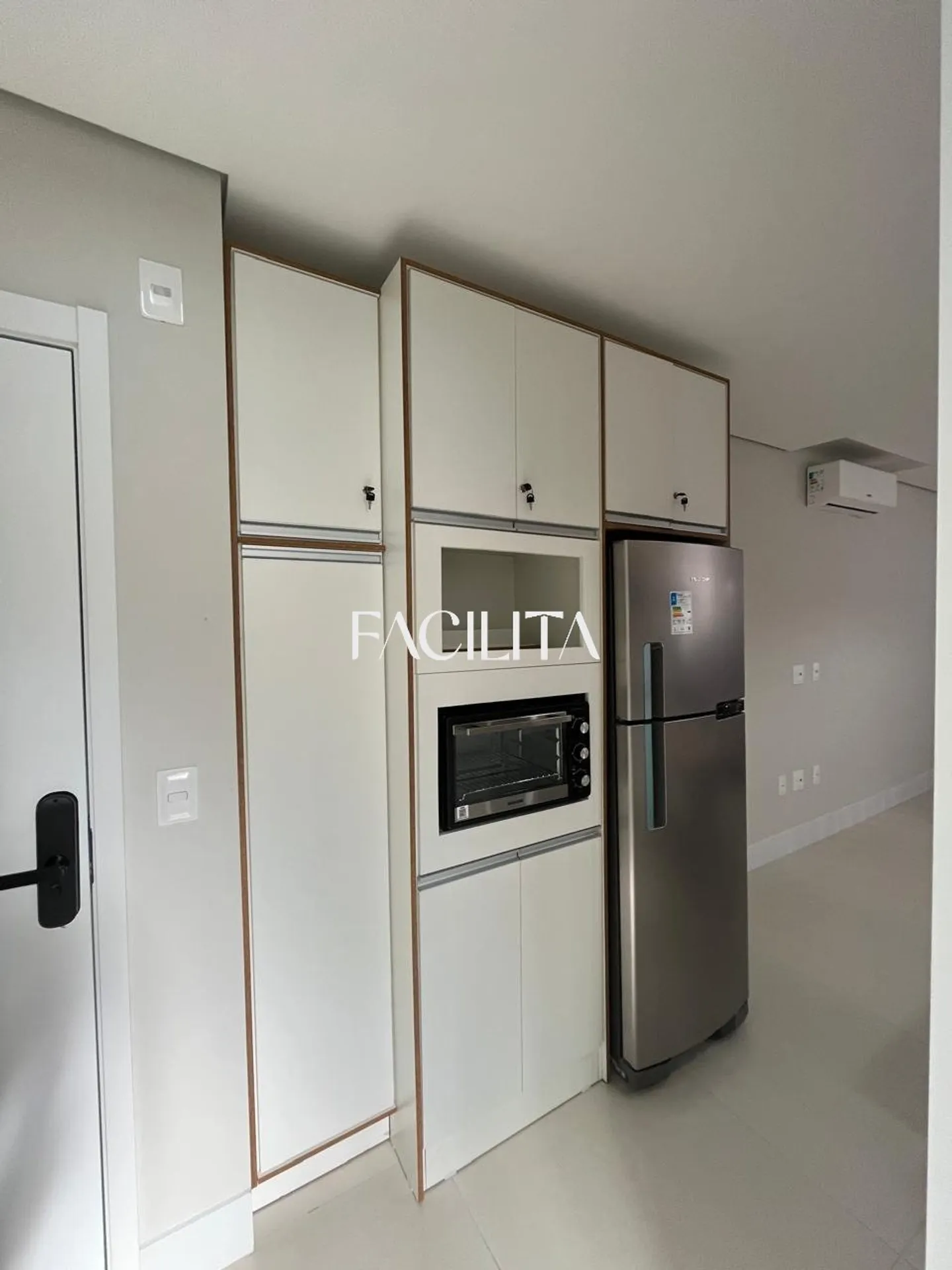 31 m² furnished studio with open-plan kitchen — photo 3