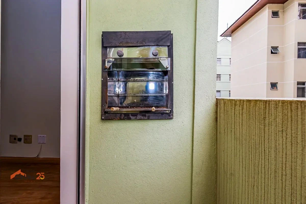 3-bedroom apartment with wood or laminate floors in Curitiba — photo 22