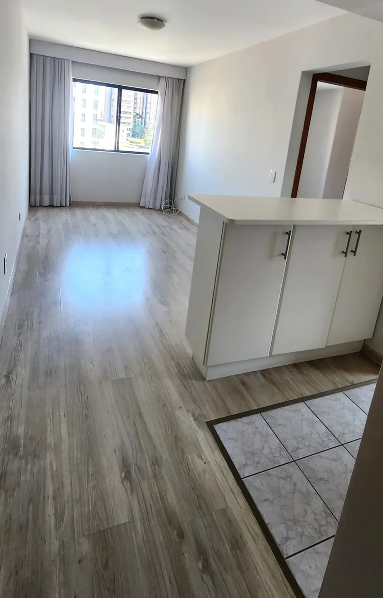 Wood or laminate floors in a one-bedroom apartment, 36 m²