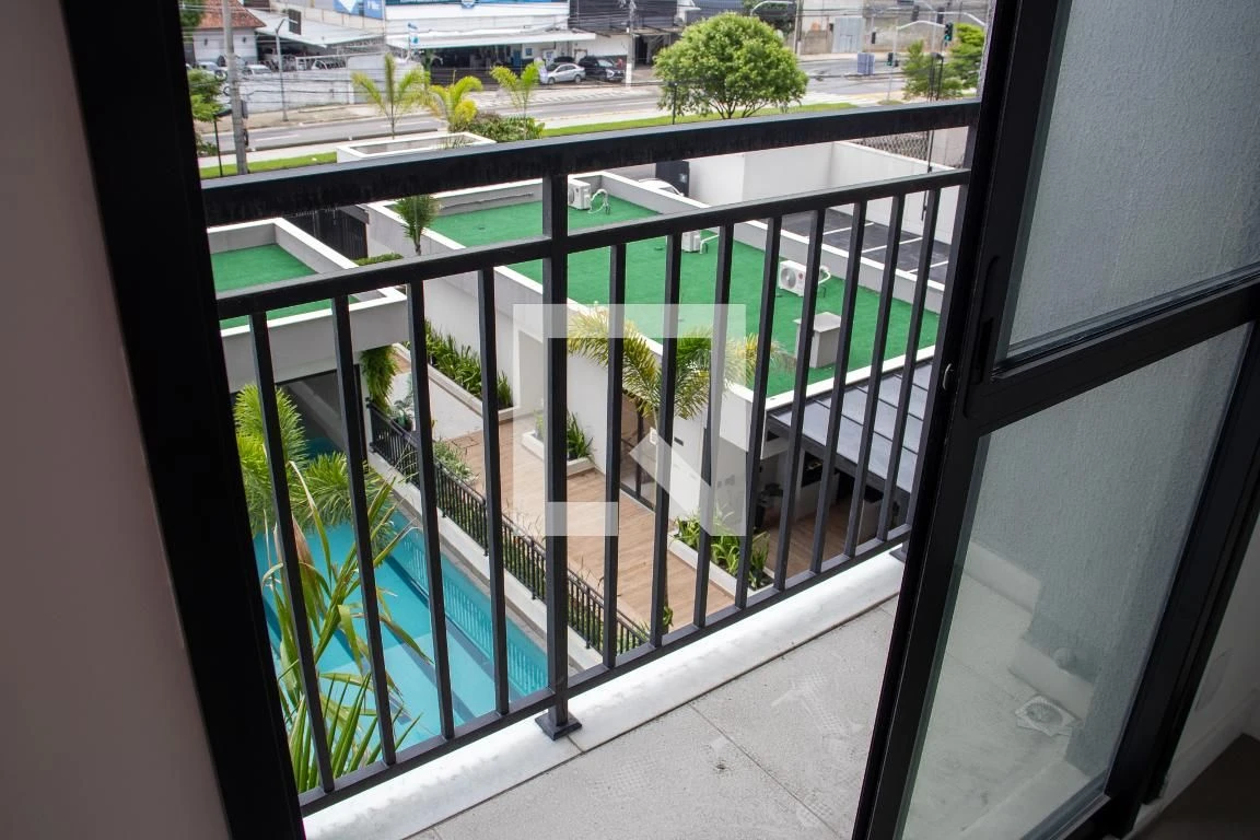 One-bedroom apartment in a building with a gym — photo 14