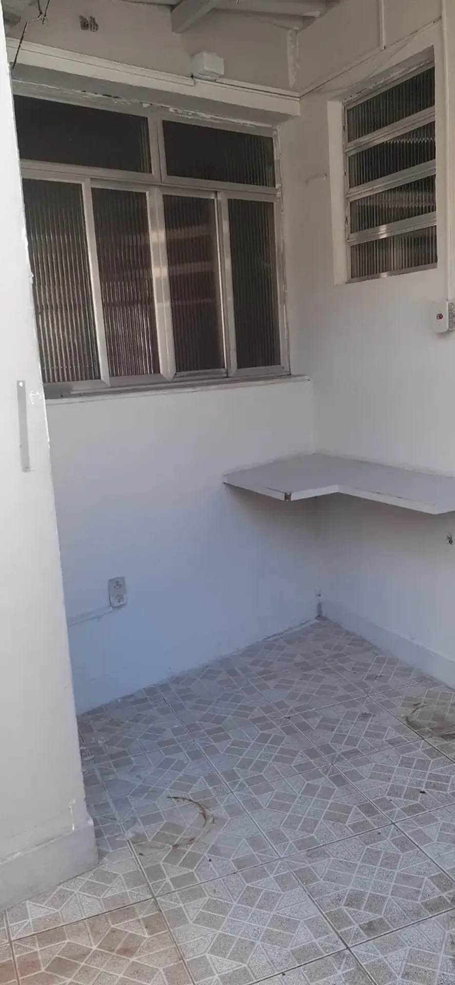 House with 2 bedrooms, 1 bathroom and balcony with grill