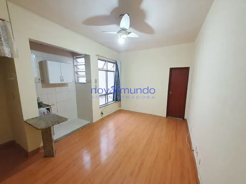 Studio, 23 m², with wood or laminate floors — photo 3