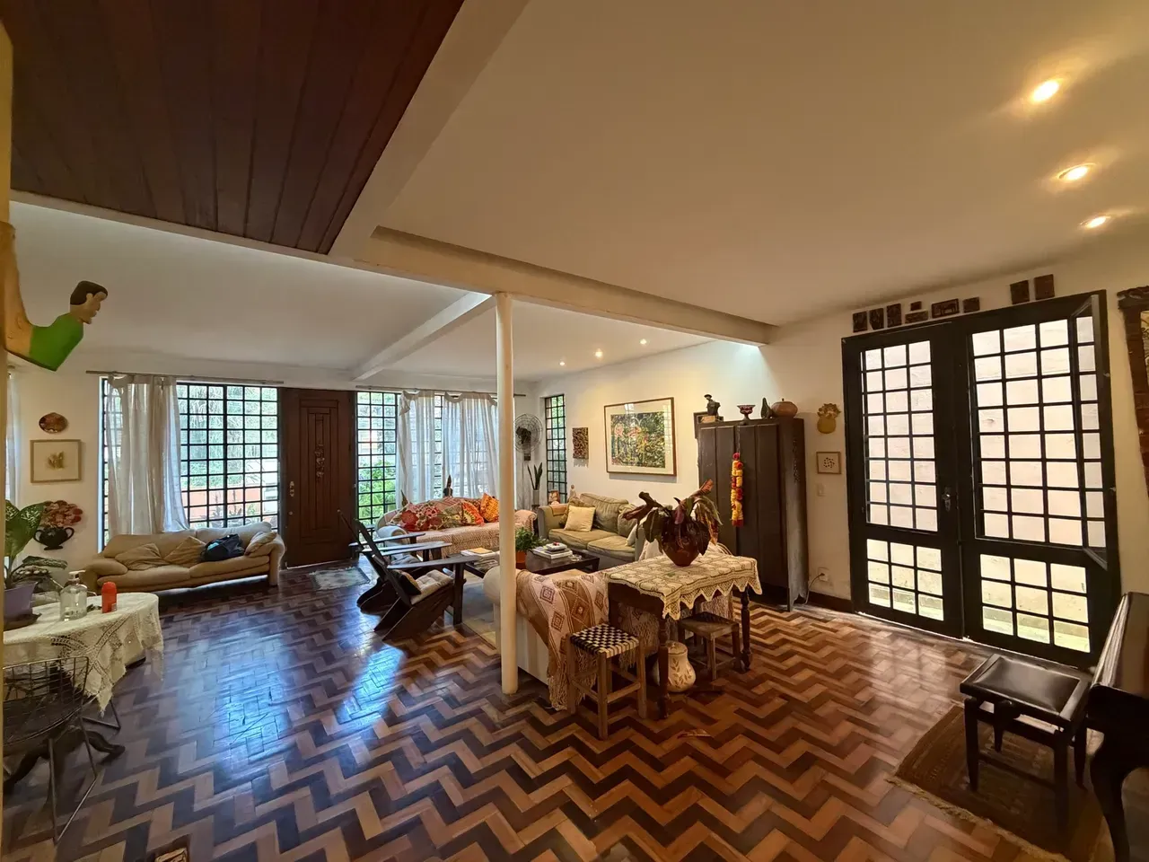 Furnished house with a balcony and 5 bedrooms overall — photo 7
