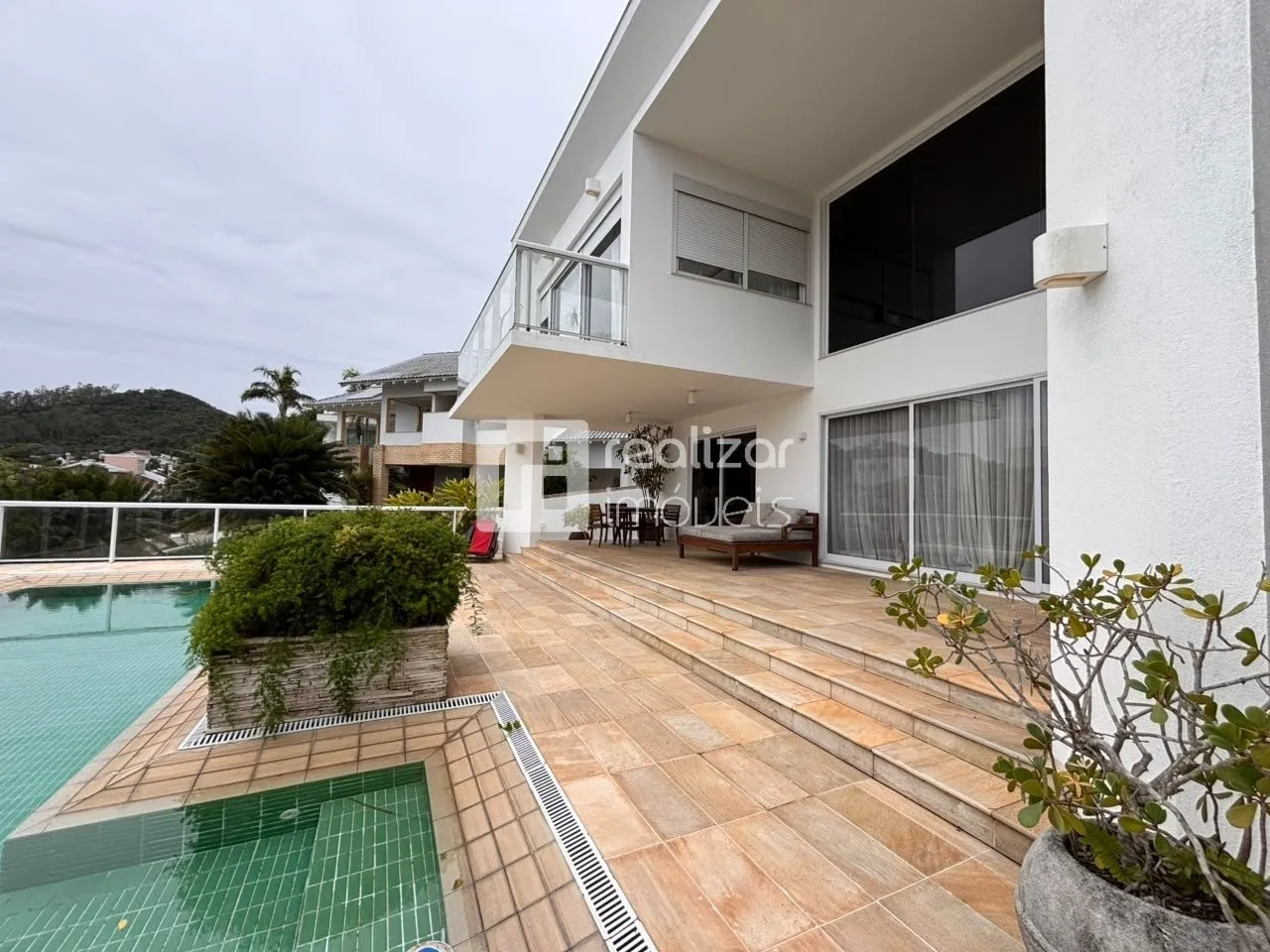 Furnished house, 650 m², with a water view — photo 5