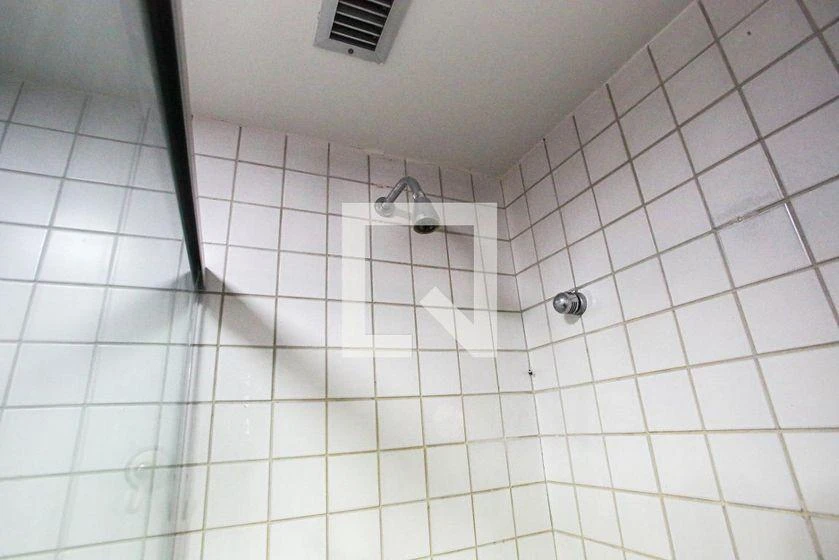 2-bedroom apartment in a building with a gym — photo 15
