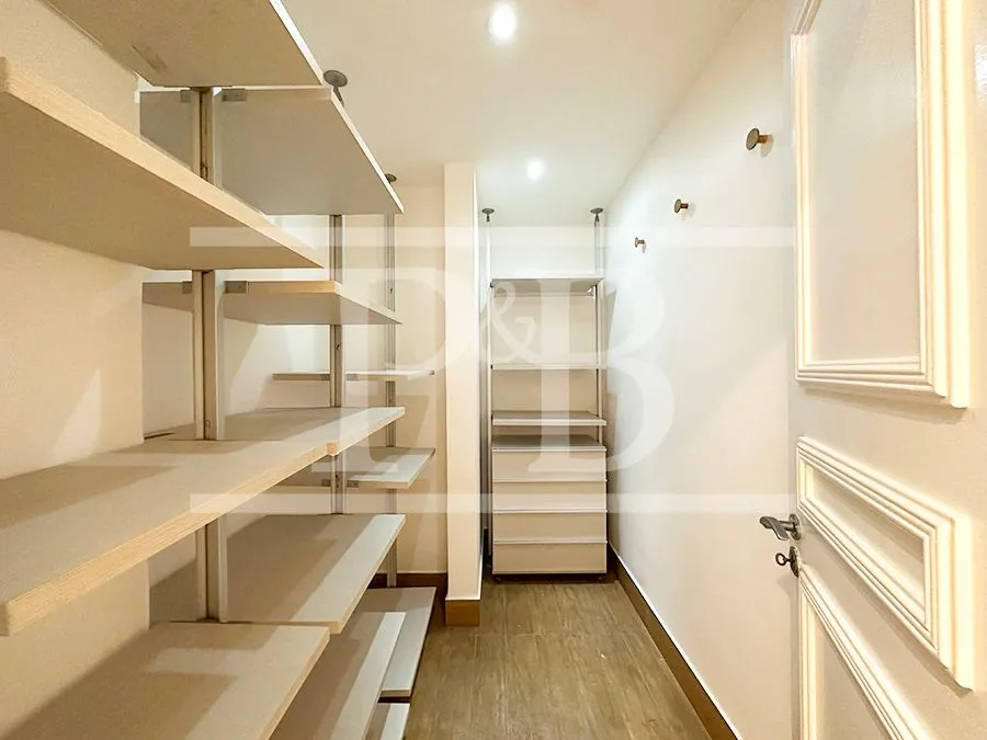 3-bedroom apartment with 230 m² and glassed-in balcony — photo 13