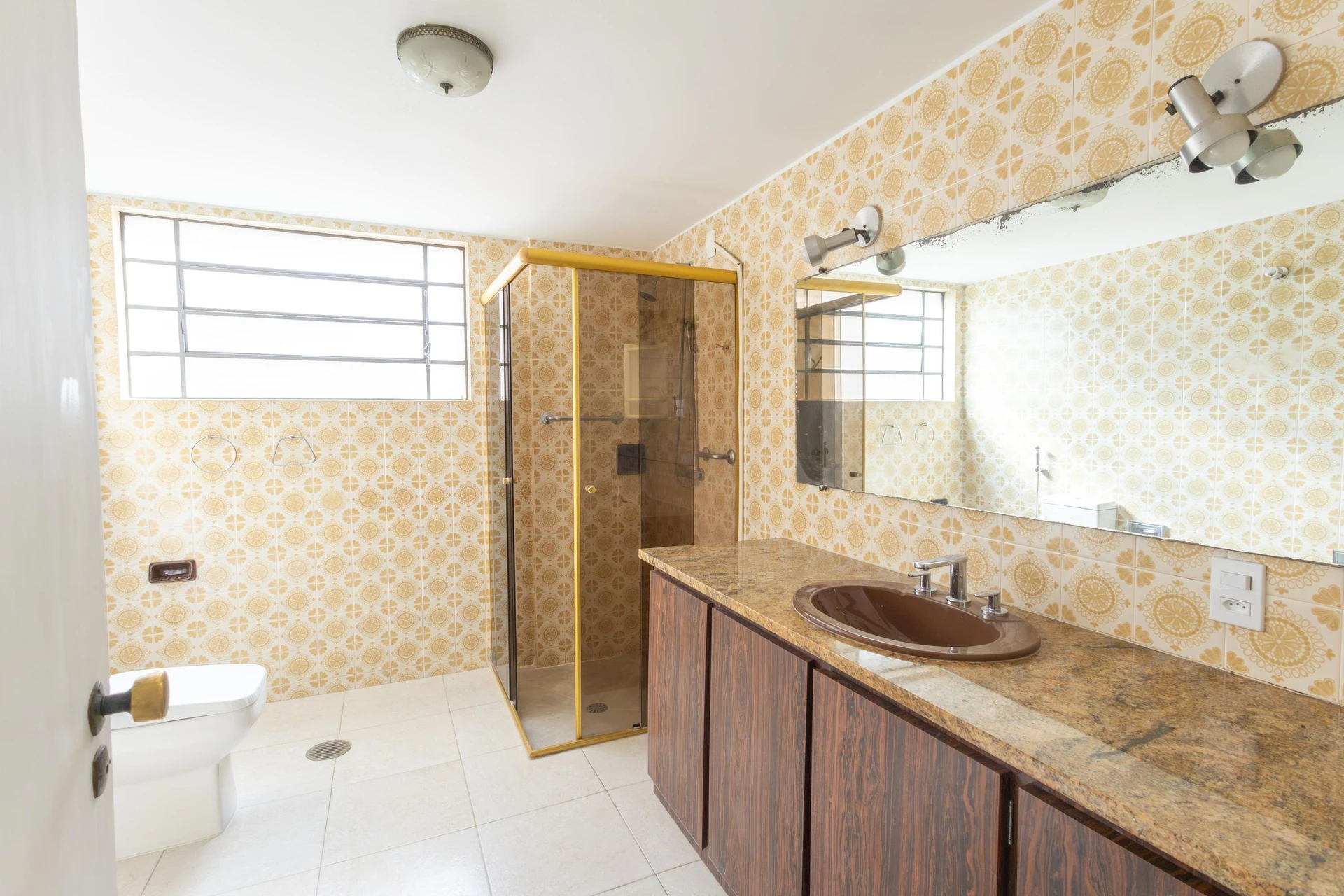 Furnished apartment, 283 m², with a glass-enclosed balcony — photo 16