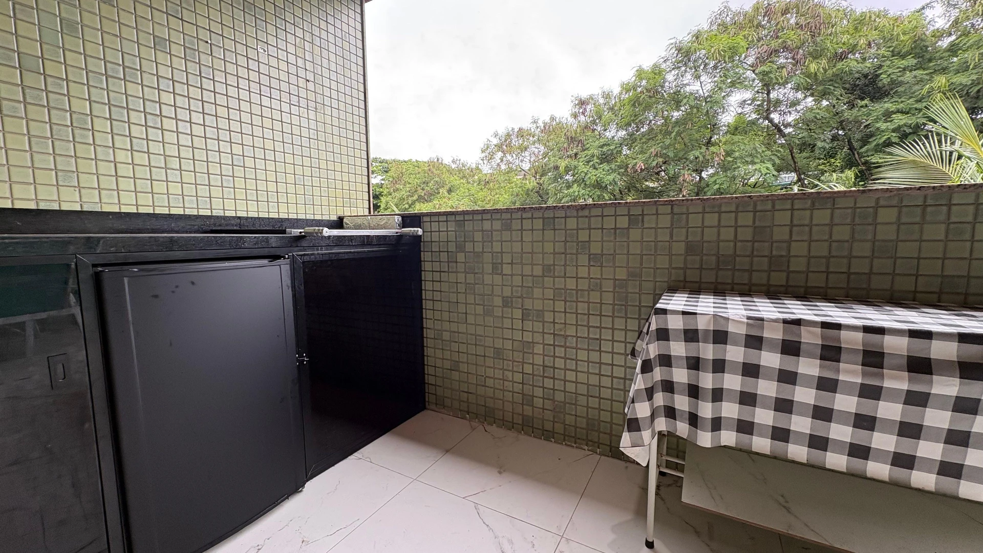 Glass-enclosed balcony in a 3-bedroom apartment, 120 m² — photo 18